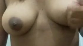 Gordinha de peitos grandes na webcam
