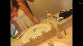 Novinha fodendo com marido no banheiro